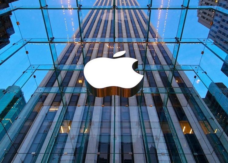 Шефът на Apple, Тим Кук, обяви инвестиции в криптовалути